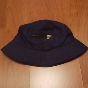 Bucket hat w zipper pocket